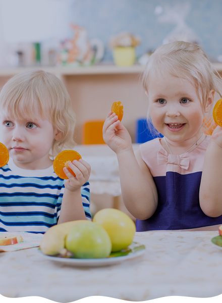 kids eating fruit