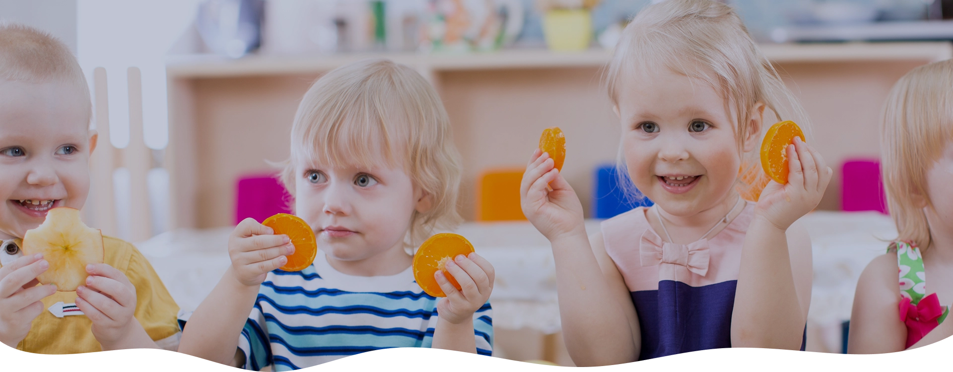 kids eating fruits